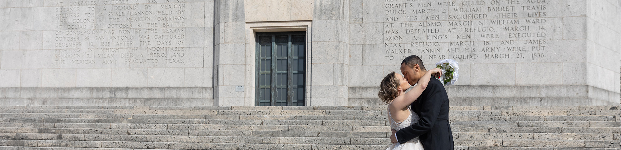 Photoshoot at newlyweds at the San Jacinto Monument.