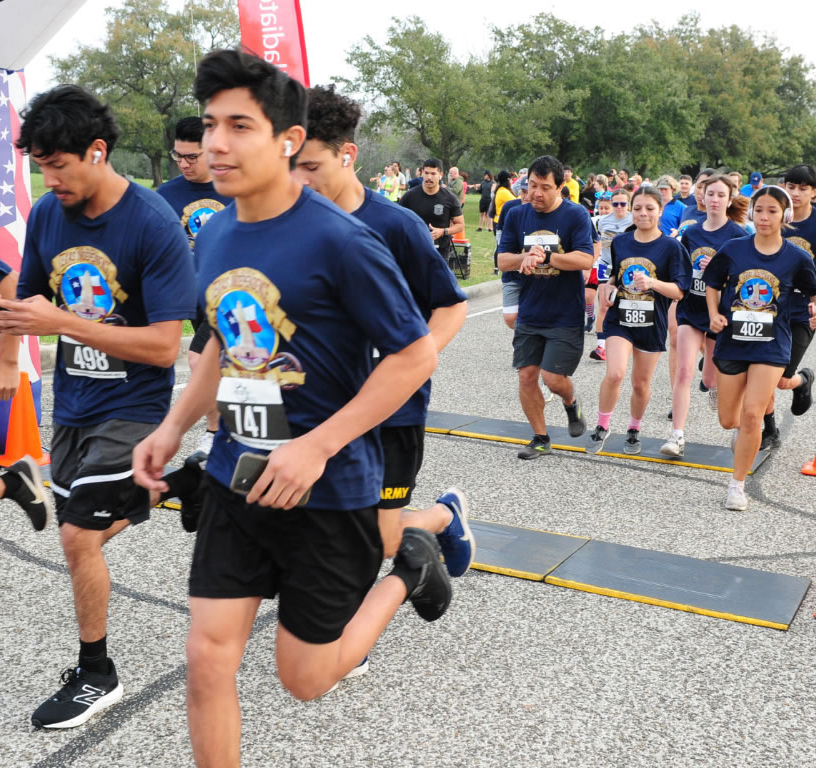 Runners leave the start line at the San Jacinto Battleground